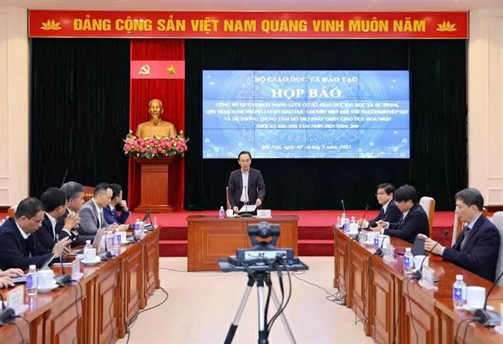 Bảo đảm cơ hội công bằng trong tiếp cận và thụ hưởng dịch vụ giáo dục đối với người khuyết tật Bảo đảm cơ hội công bằng trong tiếp cận và thụ hưởng dịch vụ giáo dục đối với người khuyết tật
