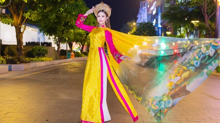 Hoa hậu Điện ảnh TP. Hồ Chí Minh Sella Trương duyên dáng trong tà áo dài