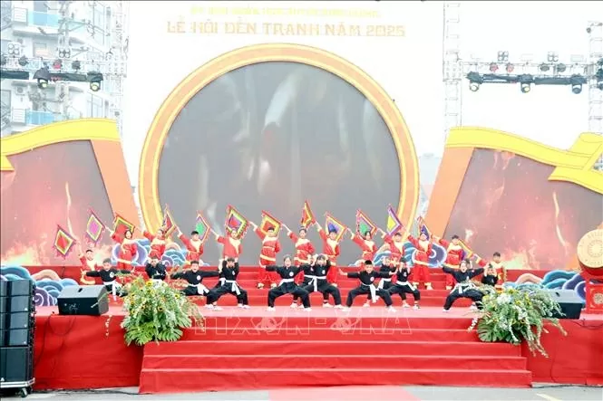 Trình diễn võ thuật tại lễ khai hội. (Nguồn: TTXVN) Trình diễn võ thuật tại lễ khai hội. (Nguồn: TTXVN)