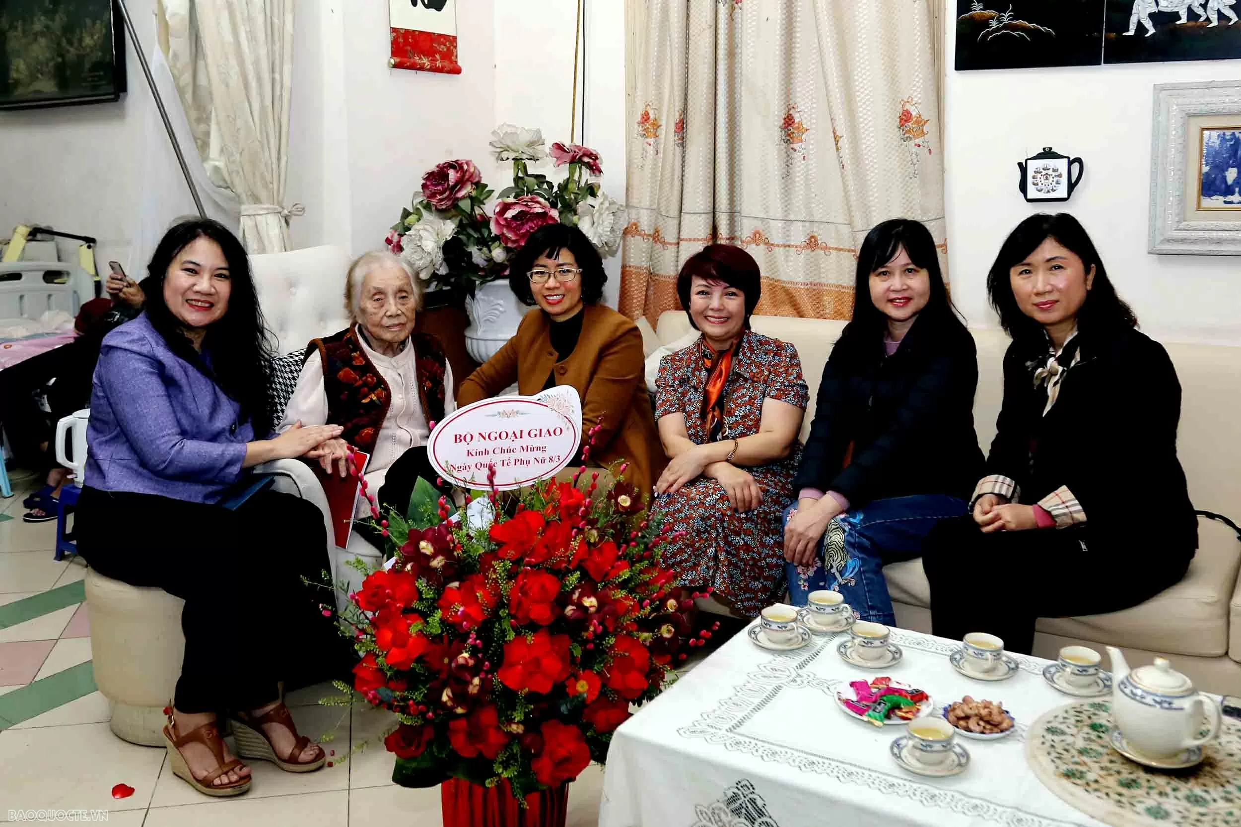 Tri ân thế hệ các nhà ngoại giao nữ nhân kỷ niệm Ngày Quốc tế Phụ nữ 8/3