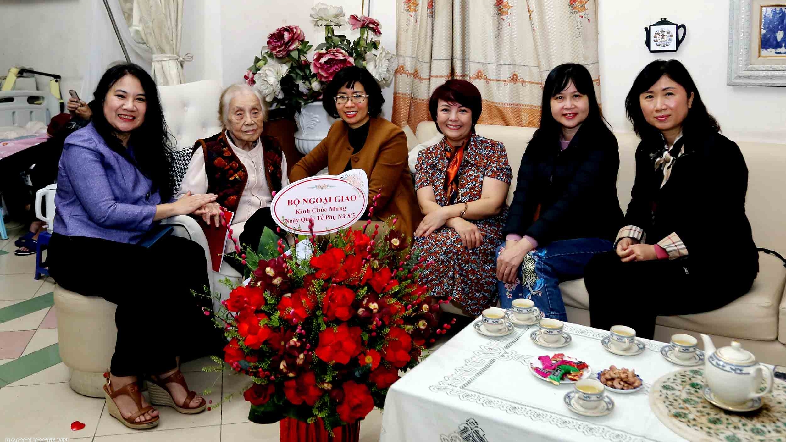 tri an the he cac nha ngoai giao nu nhan ky niem ngay quoc te phu nu 83