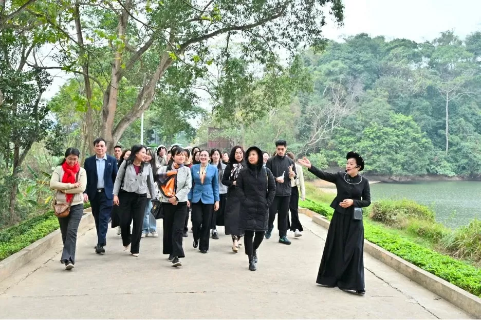 Đoàn di chuyển đến Lán Nà Nưa. (Ảnh: Quang Hòa) Đoàn di chuyển đến Lán Nà Nưa. (Ảnh: Quang Hòa)