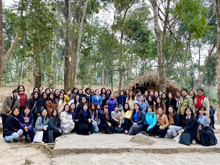 Đoàn chụp ảnh kỷ niệm tại Lán Nà Nưa. (Ảnh: Phương Thảo) Đoàn chụp ảnh kỷ niệm tại Lán Nà Nưa. (Ảnh: Phương Thảo)