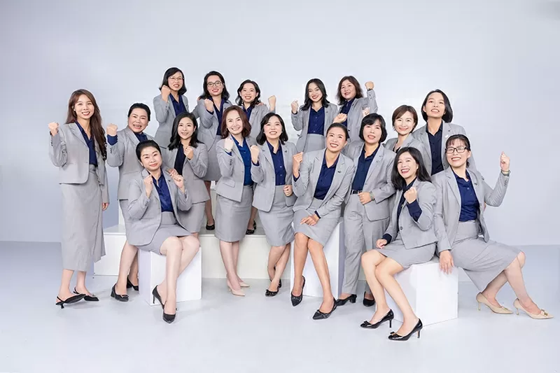 Tư duy “hội nhập hoá” quyết liệt từ bà cũng chính là động lực mạnh mẽ, thúc đẩy sự thay đổi và tinh thần dám dấn thân cho phụ nữ hiện đại. Tư duy “hội nhập hoá” quyết liệt từ bà cũng chính là động lực mạnh mẽ, thúc đẩy sự thay đổi và tinh thần dám dấn thân cho phụ nữ hiện đại.