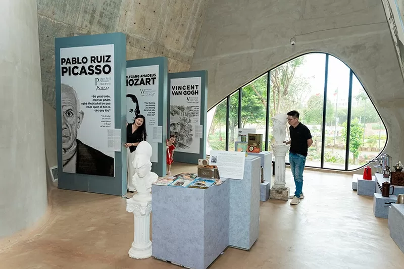 Cư dân tại khu đô thị Thành phố Cà phê được hưởng đặc quyền tự do tham quan và tham gia các hoạt động, triển lãm được tổ chức thường xuyên tại Bảo tàng Thế giới Cà phê, một công trình tiện ích nội khu và là điểm đến du lịch nổi tiếng tại Tp. Buôn Ma Thuột.