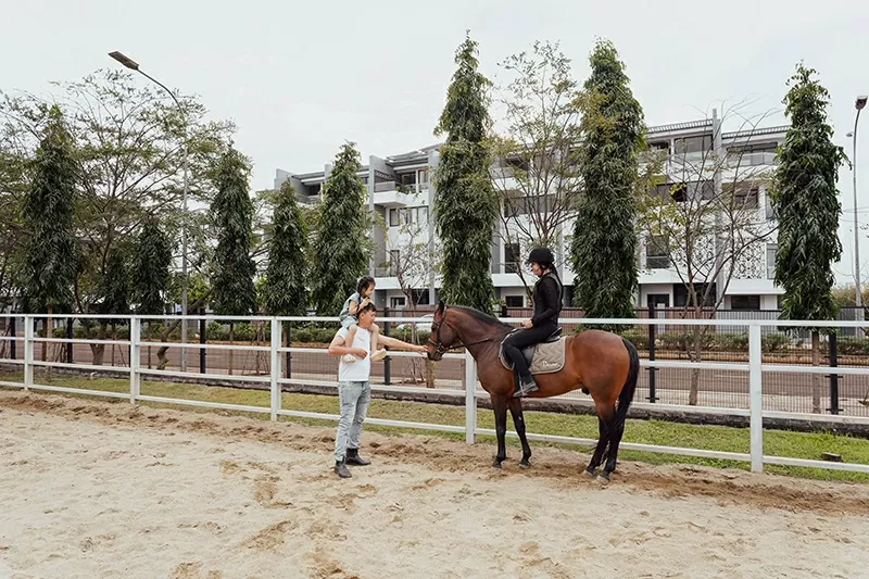 Khu cưỡi ngựa Ả Rập – một trong những tiện ích cao cấp giành riêng cho cư dân sinh sống tại Khu đô thị Thành phố cà phê.