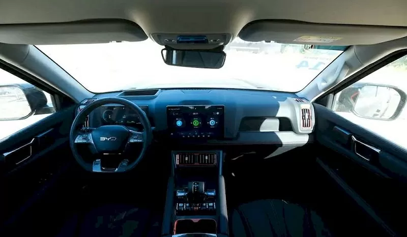Khoang nội thất của BYD Shark 6 2025 tràn ngập công nghệ cao