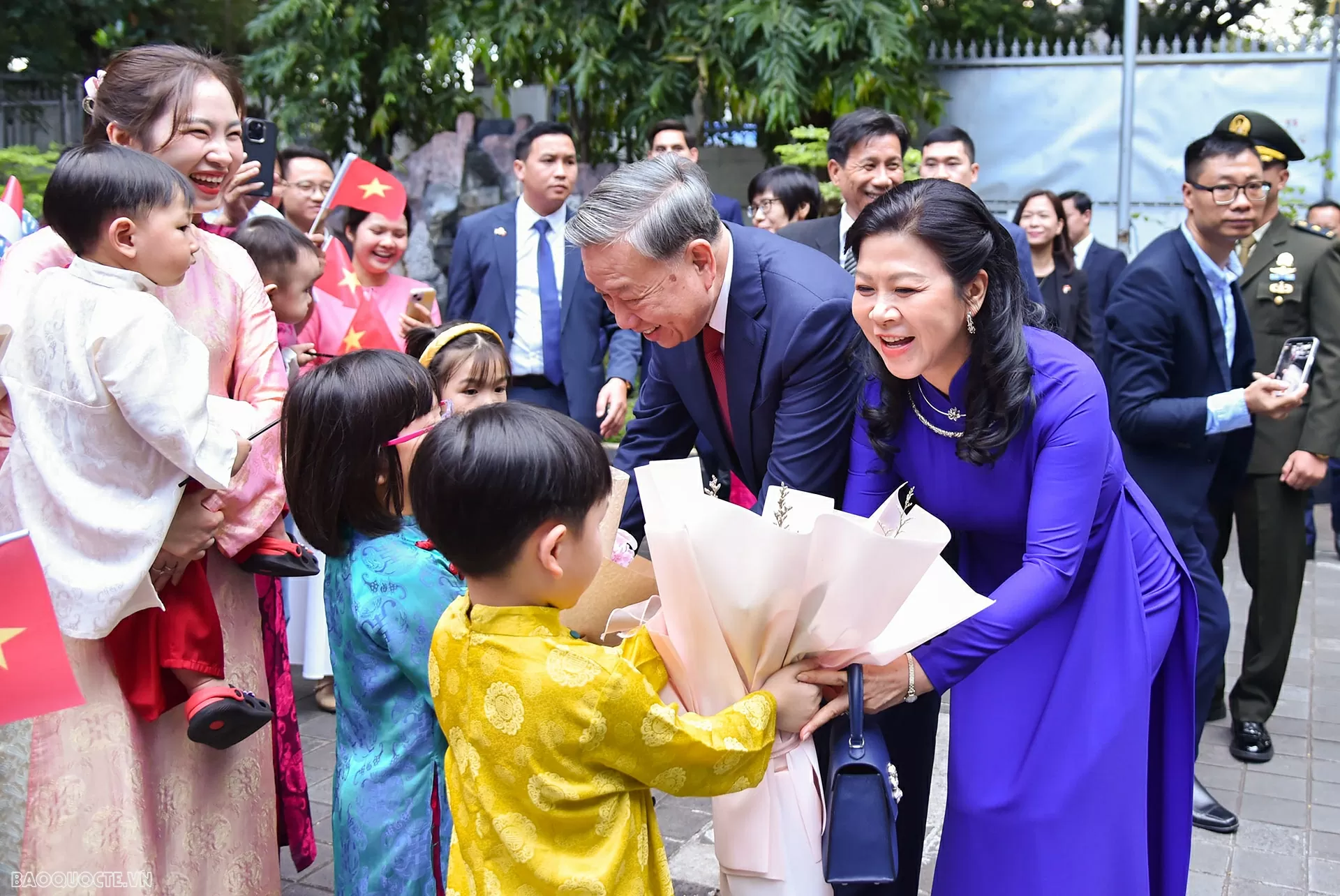 Tổng Bí thư Tô Lâm và Phu nhân gặp gỡ cộng đồng người Việt Nam tại Indonesia