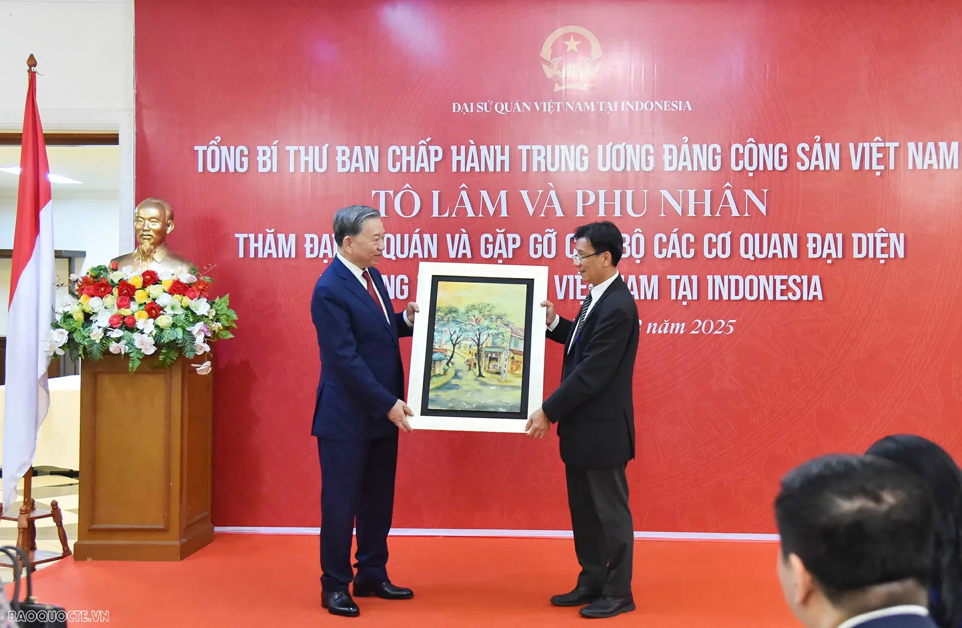 Tổng Bí thư Tô Lâm và Phu nhân thăm Đại sứ quán và gặp gỡ cộng đồng người Việt Nam tại Indonesia