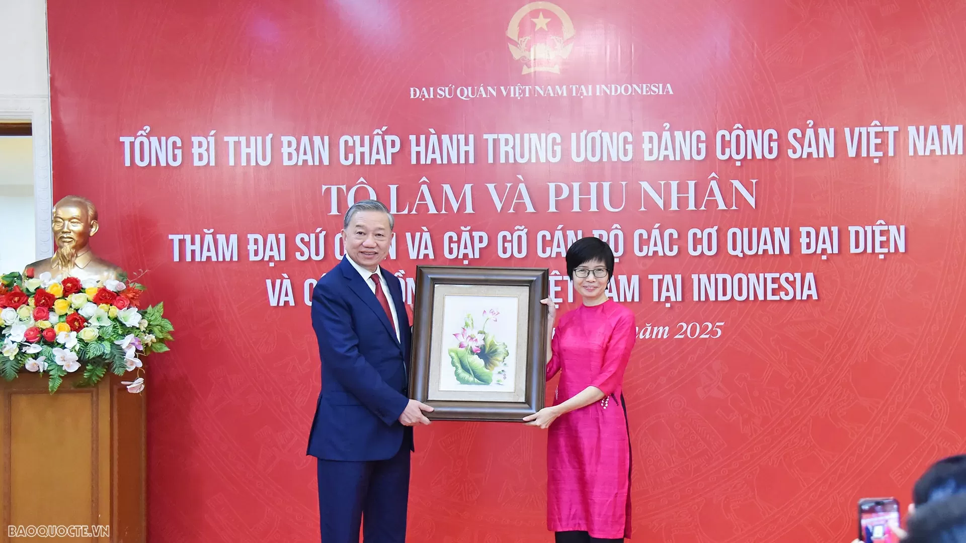 Tổng Bí thư Tô Lâm và Phu nhân thăm Đại sứ quán và gặp gỡ cộng đồng người Việt Nam tại Indonesia