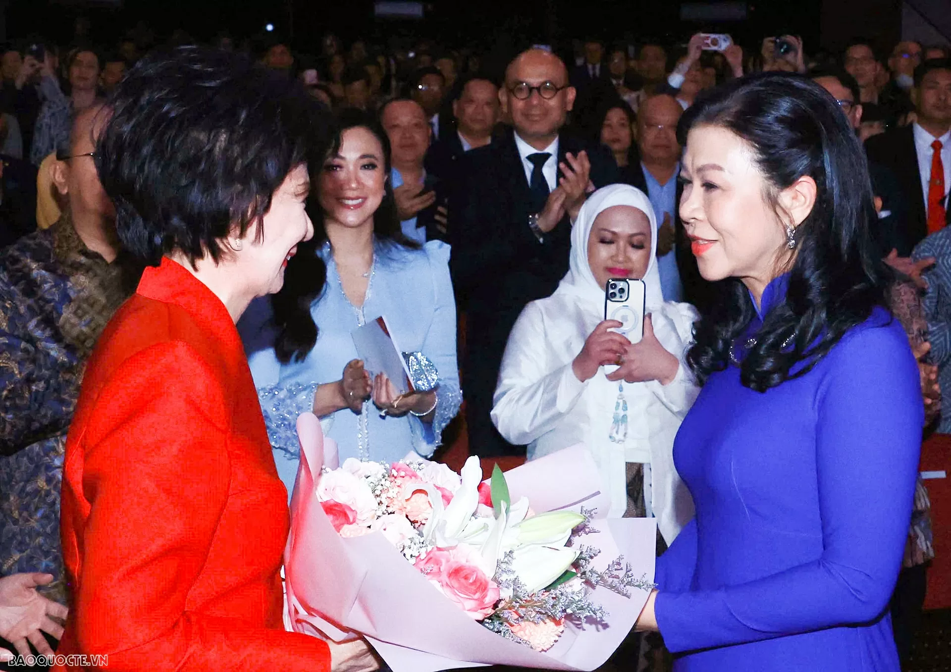 Trong khuôn khổ chuyến thăm cấp Nhà nước Cộng hòa Indonesia, thăm chính thức Ban thư ký ASEAN, tối 9/3, tại Nhà hát Ciputra, thủ đô Jakarta, Tổng Bí thư Tô Lâm và Phu nhân Ngô Phương Ly đã dự Lễ hòa nhạc Kỷ niệm 70 năm thiết lập quan hệ ngoại giao Việt Na