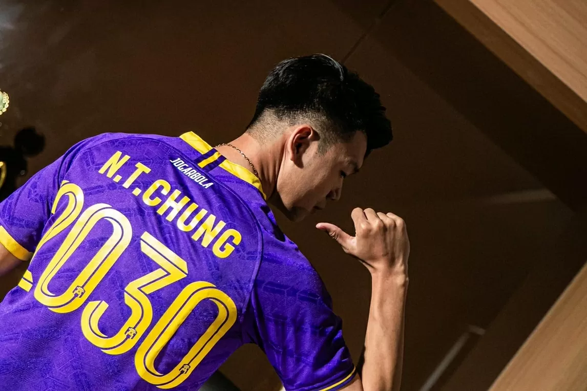 Hậu vệ Thành Chung ký hợp đồng với CLB Hà Nội trước ngày lên tuyển Việt Nam Hậu vệ Thành Chung ký hợp đồng với CLB Hà Nội trước ngày lên tuyển Việt Nam