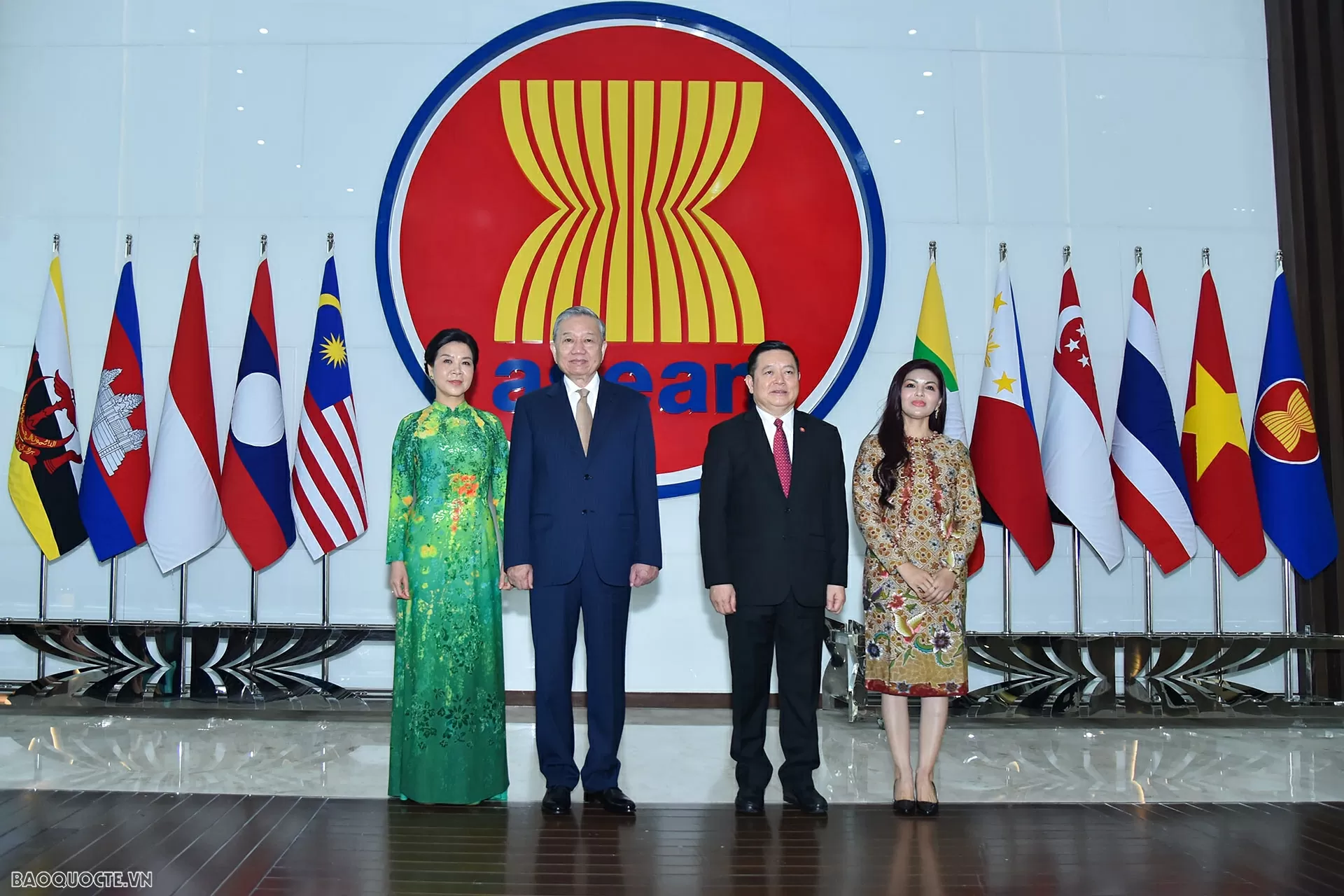Tổng Bí thư Tô Lâm và Phu nhân Ngô Phương Ly và Tổng thư ký ASEAN, Tiến sĩ Kao Kim Hourn và Phu nhân Rany Khem tại trụ sở Ban thư ký ASEAN, ngày 10/3. (Ảnh: Tuấn Anh)