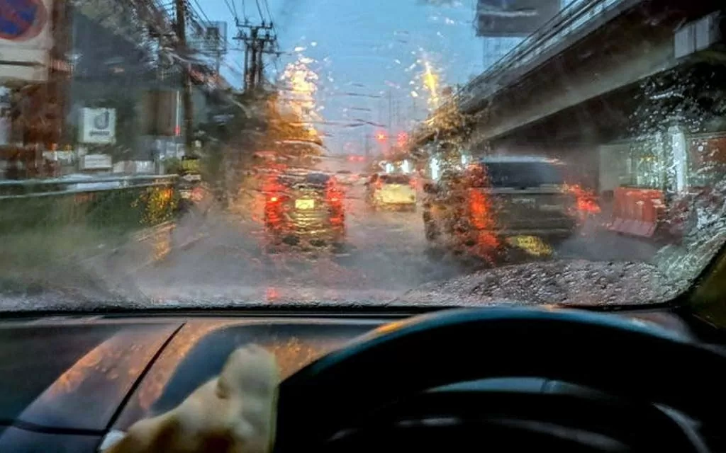 Những nguyên nhân cần gạt mưa xe ô tô nhanh hỏng