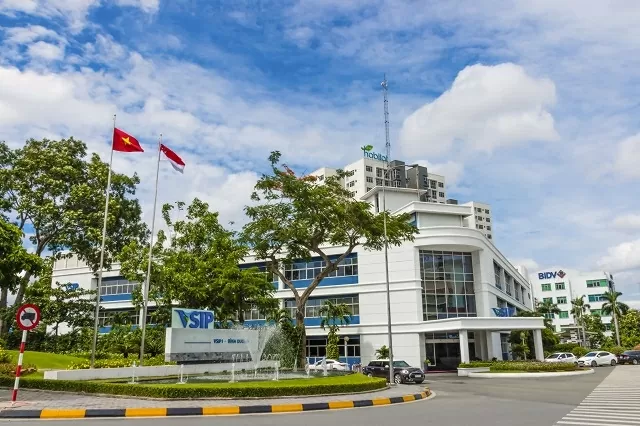 Kinh tế, thương mại, đầu tư là trụ cột vững chắc đưa quan hệ Việt Nam-Singapore lên tầm cao mới Để kinh tế, thương mại, đầu tư là trụ cột vững chắc, đưa quan hệ Việt Nam-Singapore lên tầm cao mới