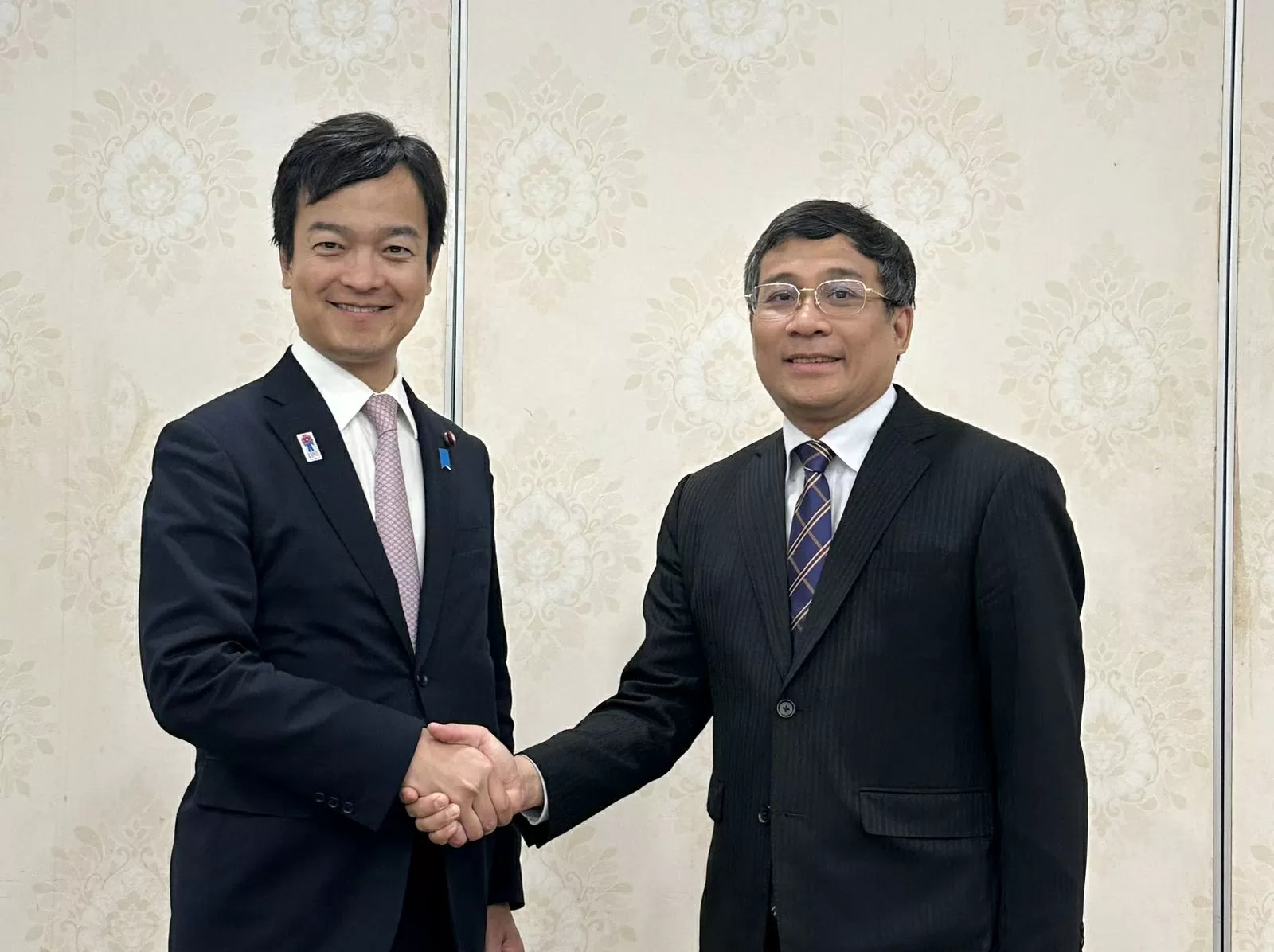 Thứ trưởng Thường trực Ngoại giao Nguyễn Minh Vũ tiếp Hạ nghị sĩ, Thứ trưởng Ngoại giao Nhật Bản Thứ trưởng Thường trực Ngoại giao Nguyễn Minh Vũ tiếp Hạ nghị sĩ, Thứ trưởng Ngoại giao Nhật Bản