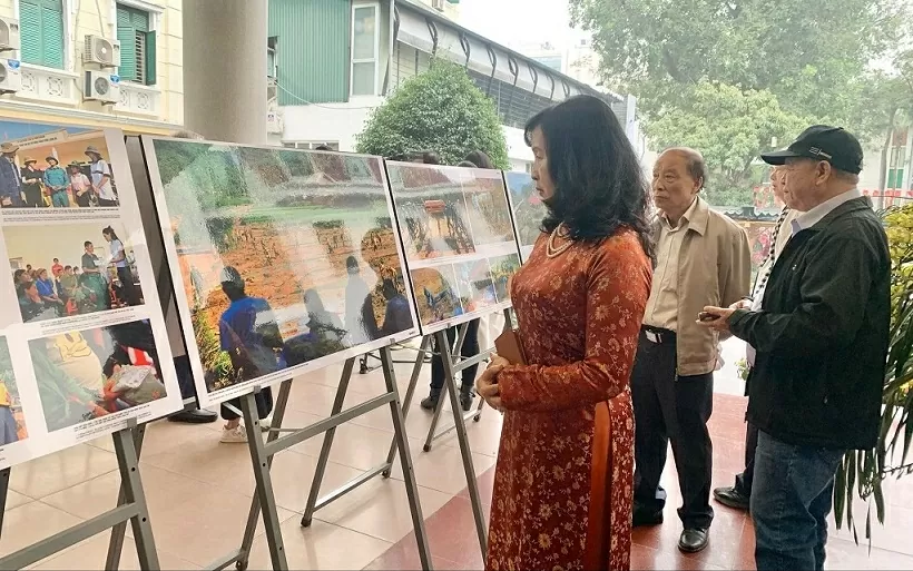 Tấm lòng của nghệ sĩ nhiếp ảnh Nguyễn Á dành cho người dân thôn Làng Nủ Tấm lòng của nghệ sĩ nhiếp ảnh Nguyễn Á dành cho người dân thôn Làng Nủ