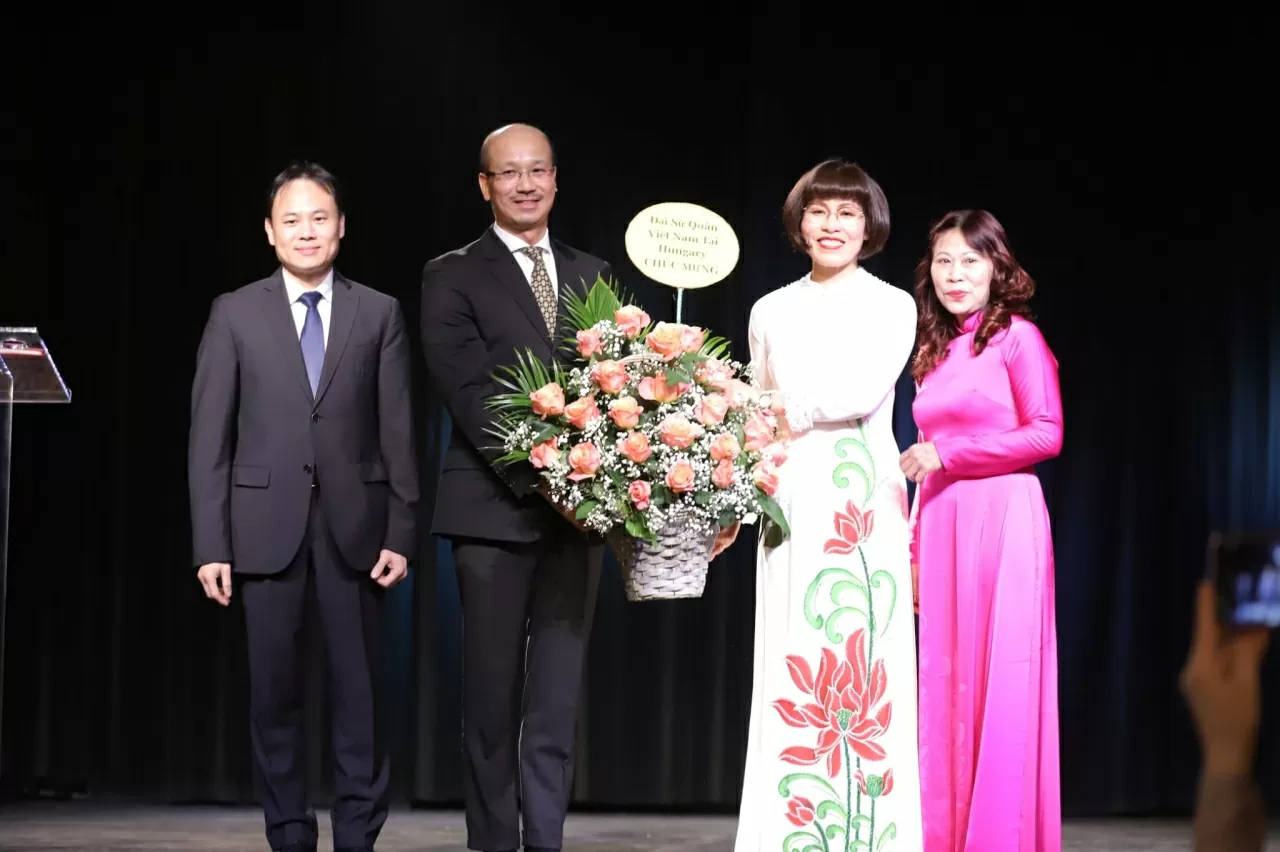 Tôn vinh phụ nữ Việt Nam tại Hungary