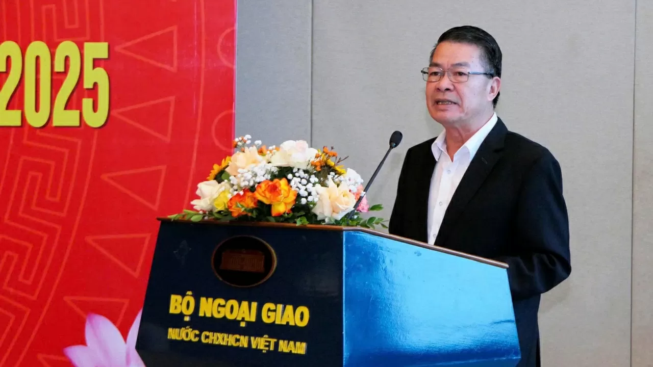 Đại sứ Lê Thanh Tùng Cục trưởng Cục Cơ yếu - Công nghệ thông tin phát biểu tại Hội nghị. (Nguồn: Bộ Ngoại giao)