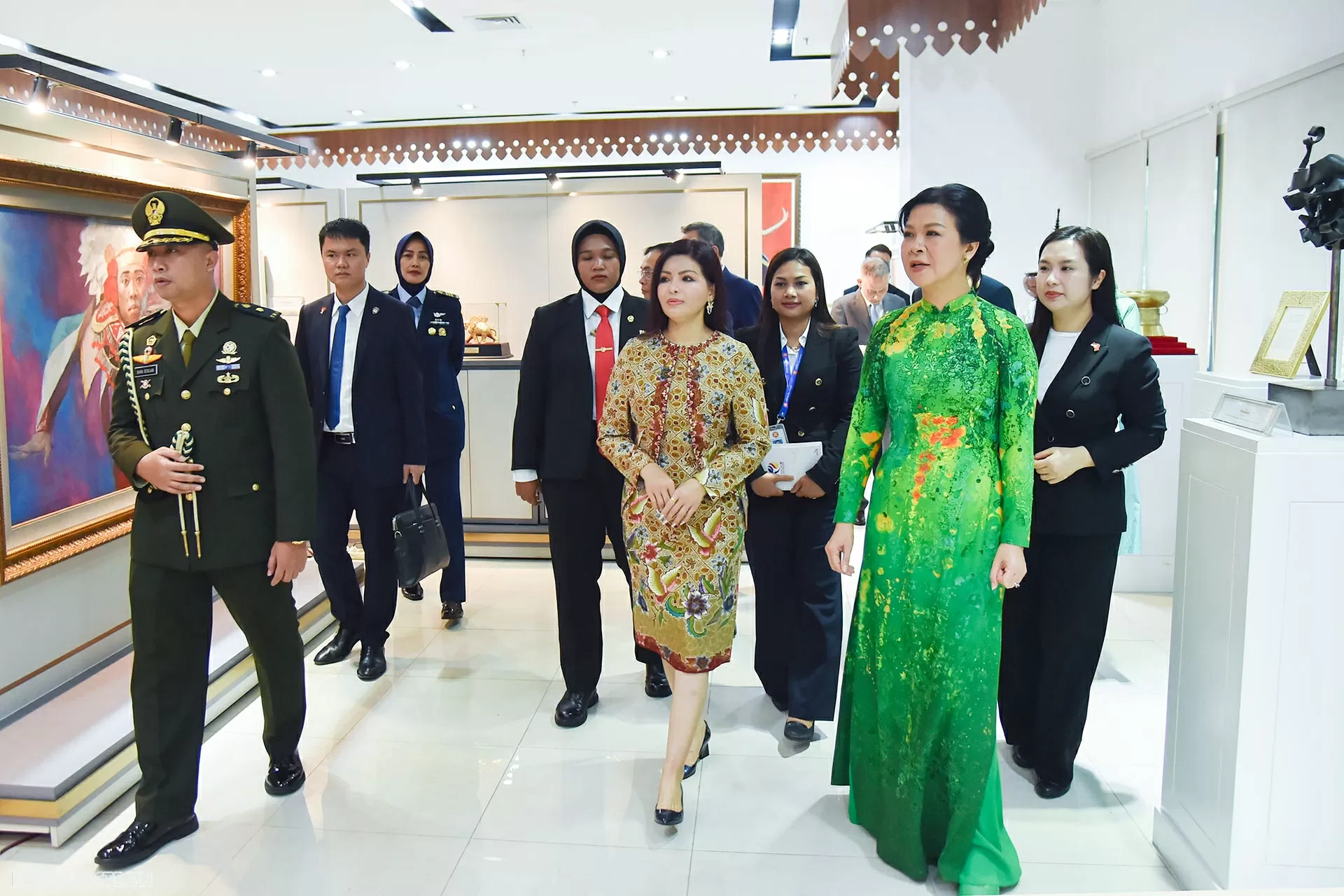 Phu nhân Ngô Phương Ly gặp bà Rany Khem, Phu nhân Tổng Thư ký ASEAN, thúc đẩy giao lưu phụ nữ ASEAN Phu nhân Ngô Phương Ly gặp bà Rany Khem, Phu nhân Tổng Thư ký ASEAN, thúc đẩy giao lưu phụ nữ ASEAN