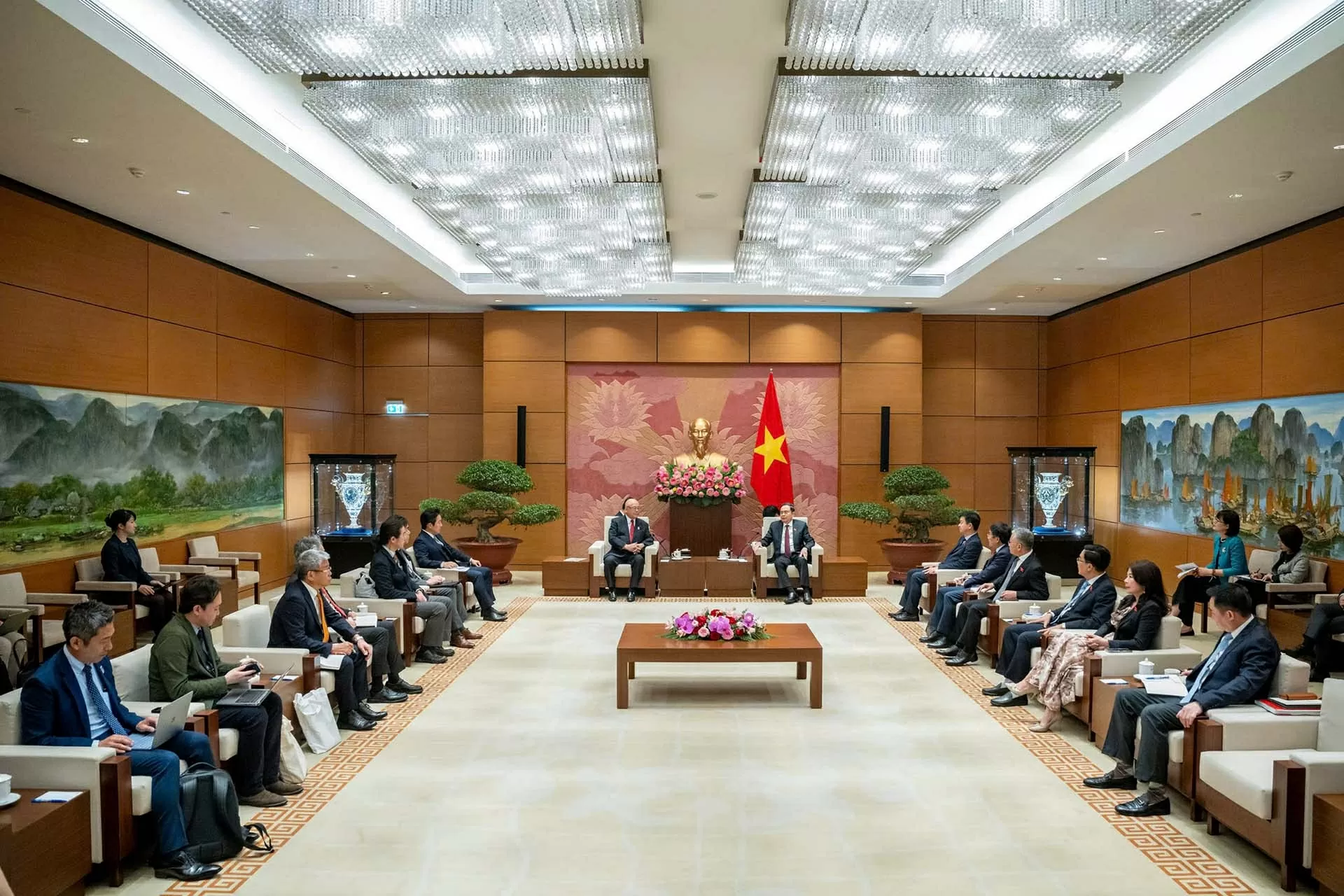 Chủ tịch Quốc hội Trần Thanh Mẫn tiếp Cố vấn đặc biệt Liên minh nghị sĩ hữu nghị Nhật-Việt