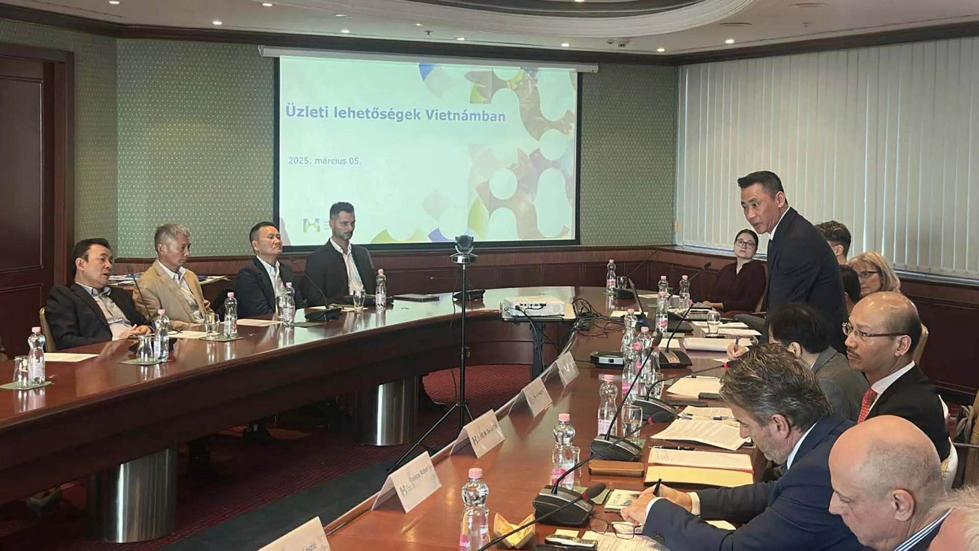 Tăng cường kết nối và mở rộng hợp tác thương mại-đầu tư giữa Việt Nam và Hungary Tăng cường kết nối và mở rộng hợp tác thương mại-đầu tư giữa Việt Nam và Hungary
