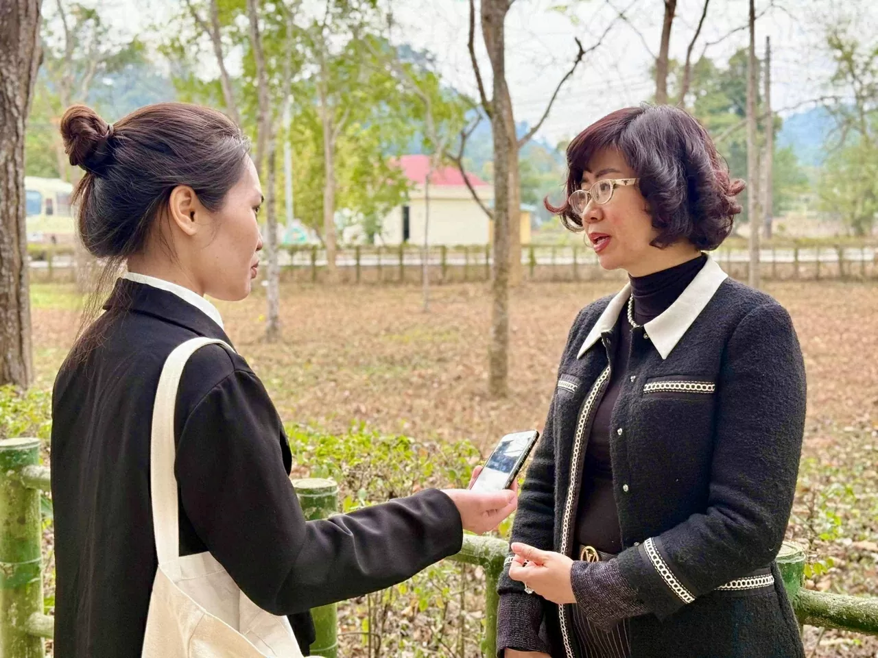 Vụ trưởng – Trưởng Ban Nữ công Bộ Ngoại giao Lê Thị Hồng Vân chia sẻ về ý nghĩa chuyến đi. (Ảnh: Quỳnh Hương)