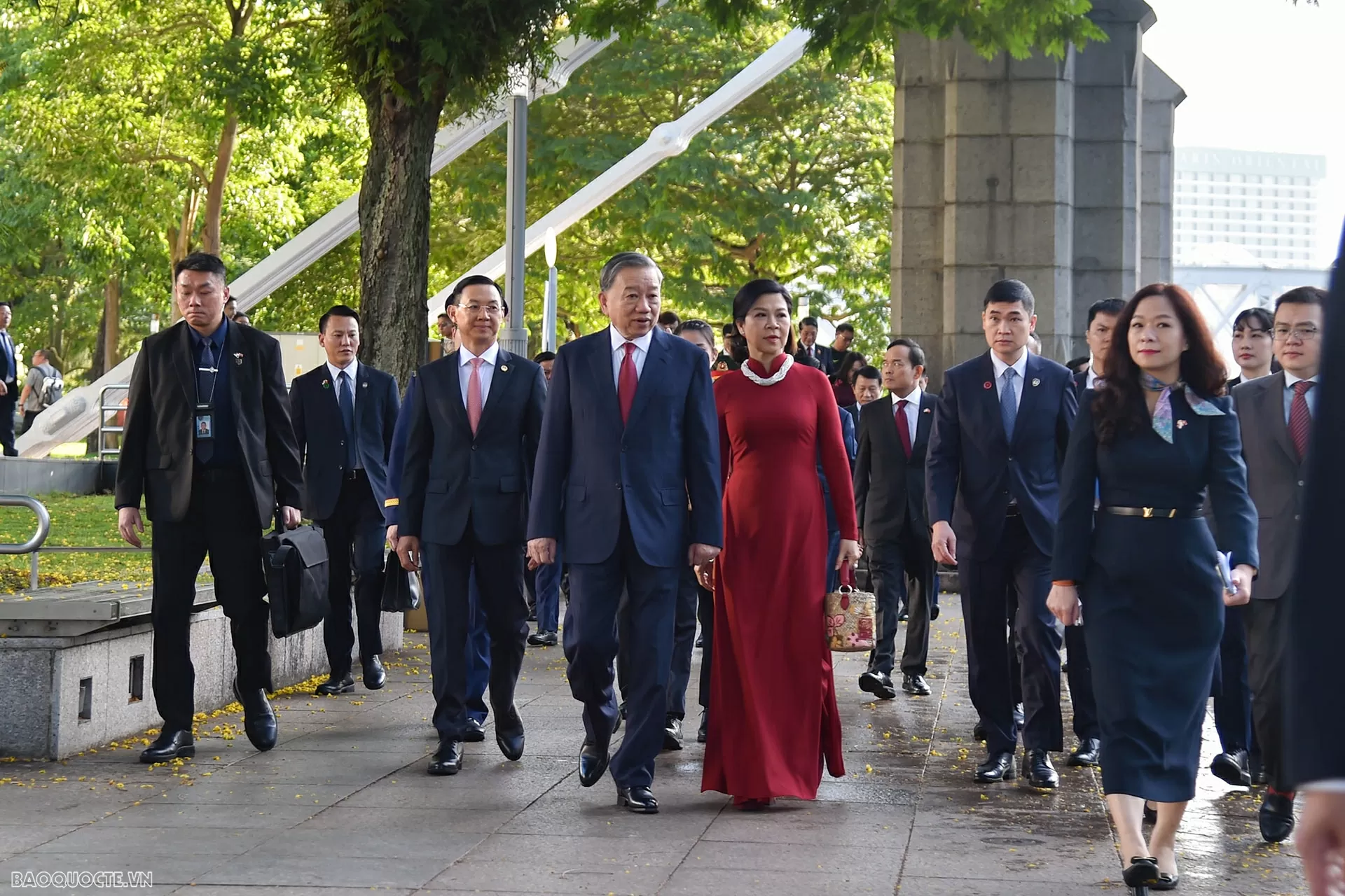 Tổng Bí thư Tô Lâm dâng hoa tưởng niệm Chủ tịch Hồ Chí Minh ở Bảo tàng Văn minh châu Á, Singapore