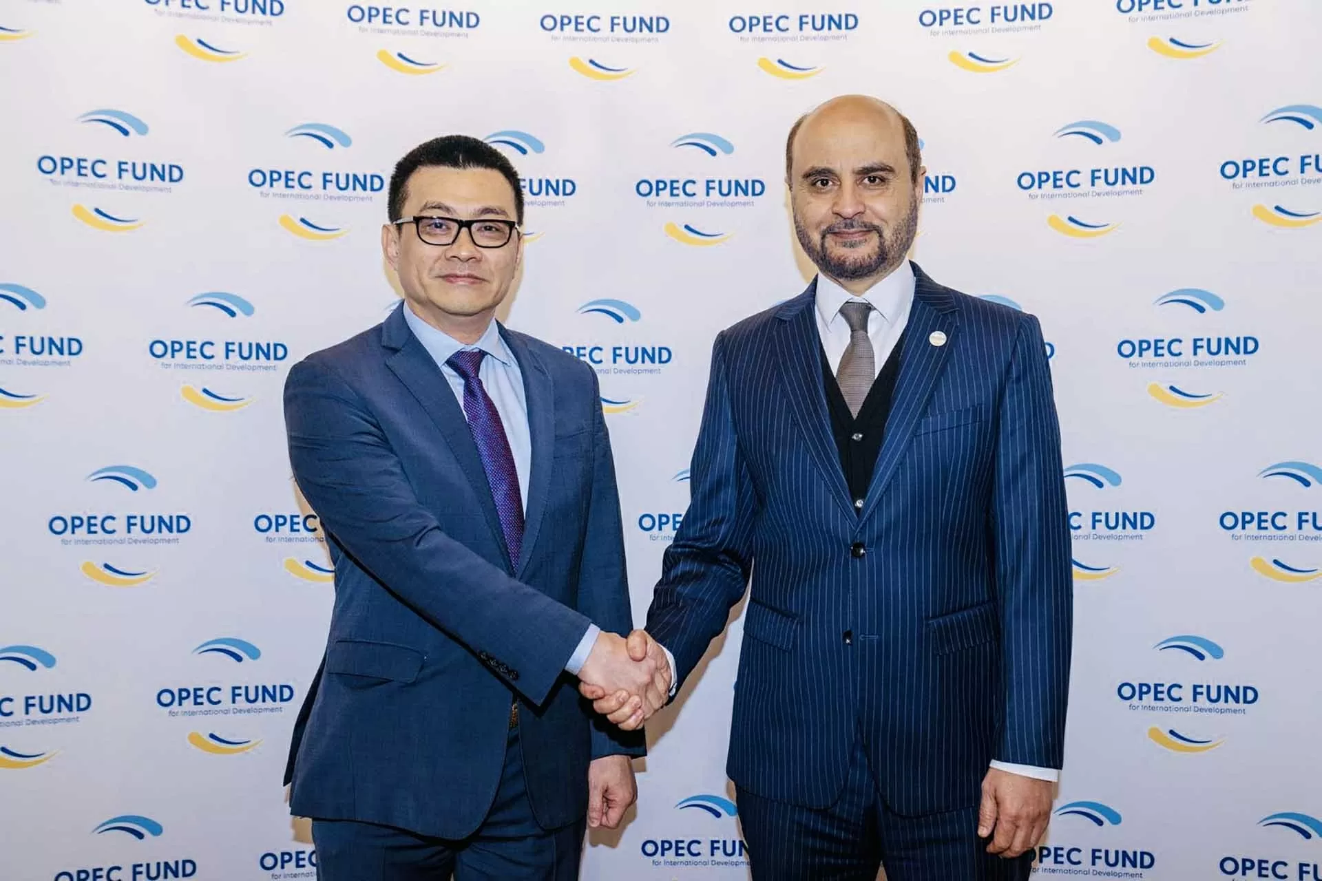 Đại sứ Vũ Lê Thái Hoàng thăm và làm việc với Chủ tịch Quỹ OPEC Đại sứ Vũ Lê Thái Hoàng thăm và làm việc với Chủ tịch Quỹ OPEC