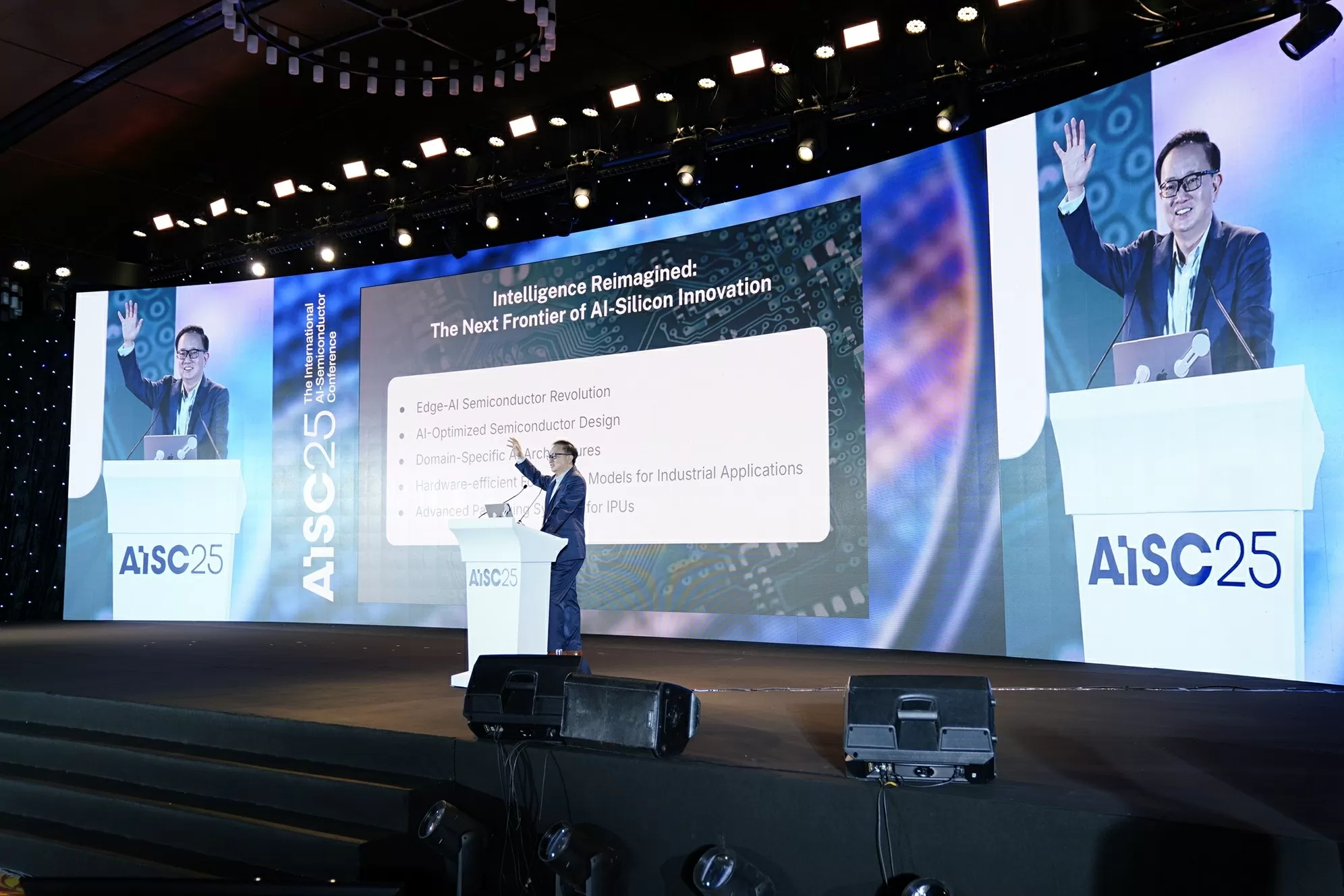 AISC 2025 quy tụ hơn 1.000 'ông lớn' ngành trí tuệ nhân tạo và bán dẫn toàn cầu Hơn 1.000 'ông lớn' ngành trí tuệ nhân tạo và bán dẫn toàn cầu đến Việt Nam dự AISC 2025