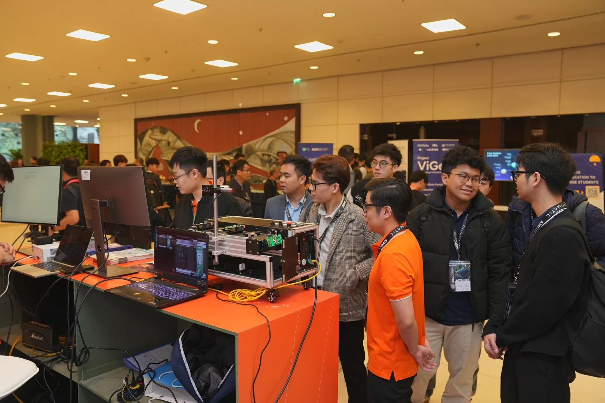 Hơn 1.000 'ông lớn' ngành trí tuệ nhân tạo và bán dẫn toàn cầu đến Việt Nam, dự AISC 2025 Hơn 1.000 'ông lớn' ngành trí tuệ nhân tạo và bán dẫn toàn cầu đến Việt Nam, dự AISC 2025