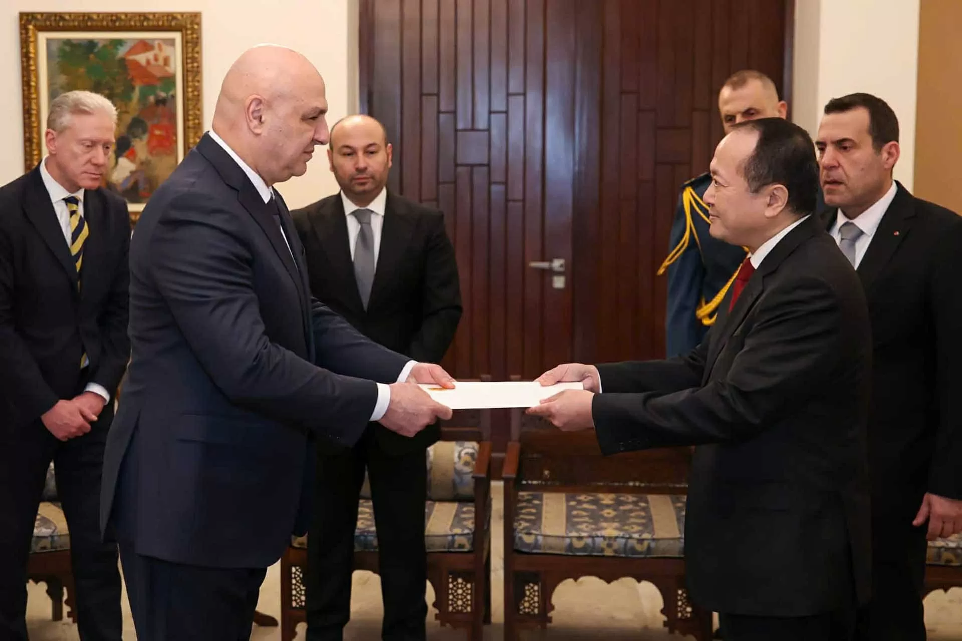 Đại sứ Nguyễn Huy Dũng trình Thư ủy nhiệm lên Tổng thống Lebanon