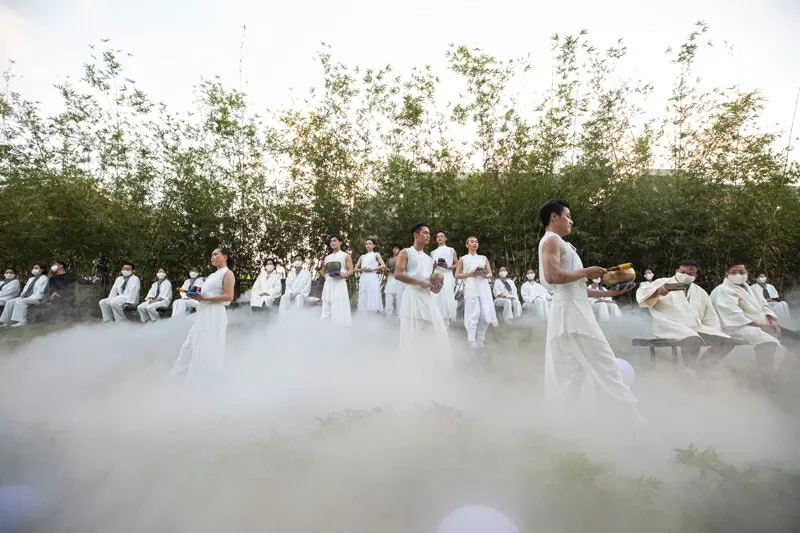 Định vị là “Điểm đến của cà phê thế giới”, Buôn Ma Thuột không chỉ sản xuất cà phê mà còn là nơi phát huy những giá trị văn hóa, hội tụ nghệ thuật chế biến, thưởng lãm cà phê toàn cầu. Định vị là “Điểm đến của cà phê thế giới”, Buôn Ma Thuột không chỉ sản xuất cà phê mà còn là nơi phát huy những giá trị văn hóa, hội tụ nghệ thuật chế biến, thưởng lãm cà phê toàn cầu.