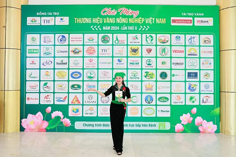 Từ núi rừng Tây Bắc đến nền tảng số: Cô gái Tây Bắc biến sản vật quê hương thành thương hiệu Từ núi rừng Tây Bắc đến nền tảng số: Cô gái Tây Bắc biến sản vật quê hương thành thương hiệu