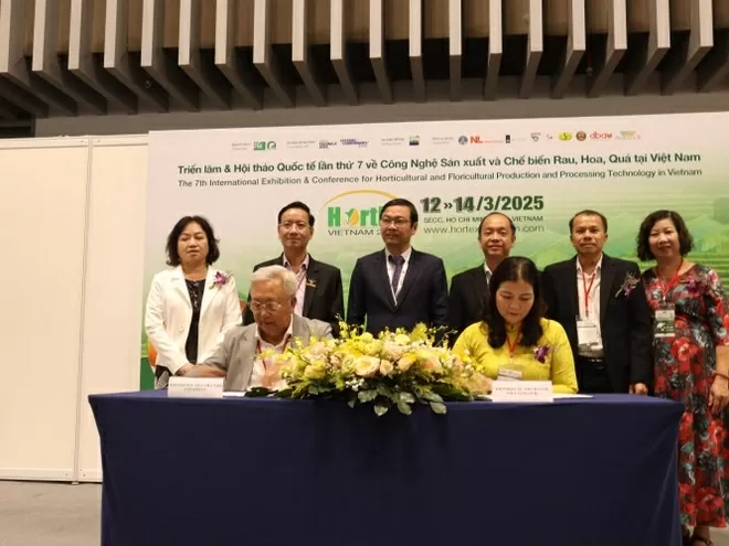 Khai mạc Triển lãm và Hội thảo quốc tế lần thứ 7 về công nghệ sản xuất và chế biến rau, hoa, quả tại Việt Nam. (Nguồn: TTXVN) Khai mạc Triển lãm và Hội thảo quốc tế lần thứ 7 về công nghệ sản xuất và chế biến rau, hoa, quả tại Việt Nam. (Nguồn: TTXVN)