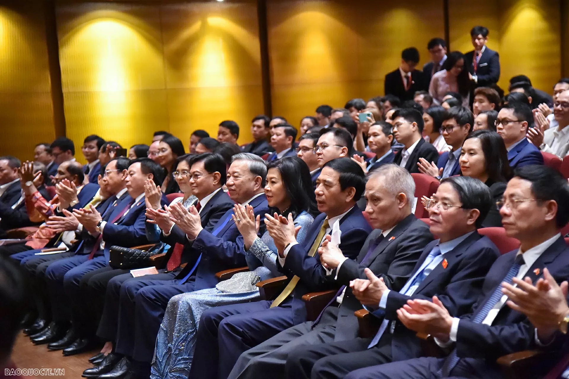 Tổng Bí thư Tô Lâm và Phu nhân Ngô Phương Ly dự hòa nhạc tại Đại học Quốc gia Singapore Tổng Bí thư Tô Lâm và Phu nhân Ngô Phương Ly dự hòa nhạc tại Đại học Quốc gia Singapore