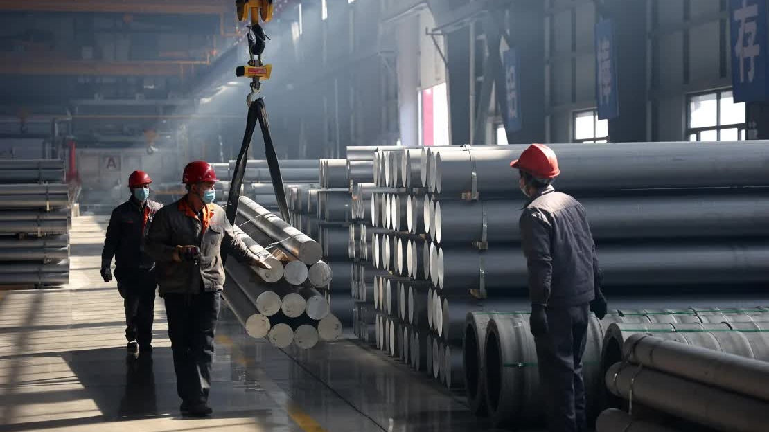 don tan cong tung ra toan the gioi danh thang den vi tien nguoi dan ong trump buoc vao mot canh bac mao hiem