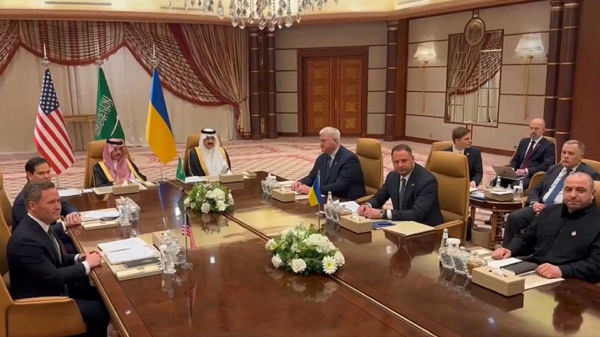 Các quan chức Mỹ và Ukraine đàm phán tại Jeddah, Saudi Arabia ngày 11/3. (Nguồn: X) Các quan chức Mỹ và Ukraine đàm phán tại Jeddah, Saudi Arabia ngày 11/3. (Nguồn: X)