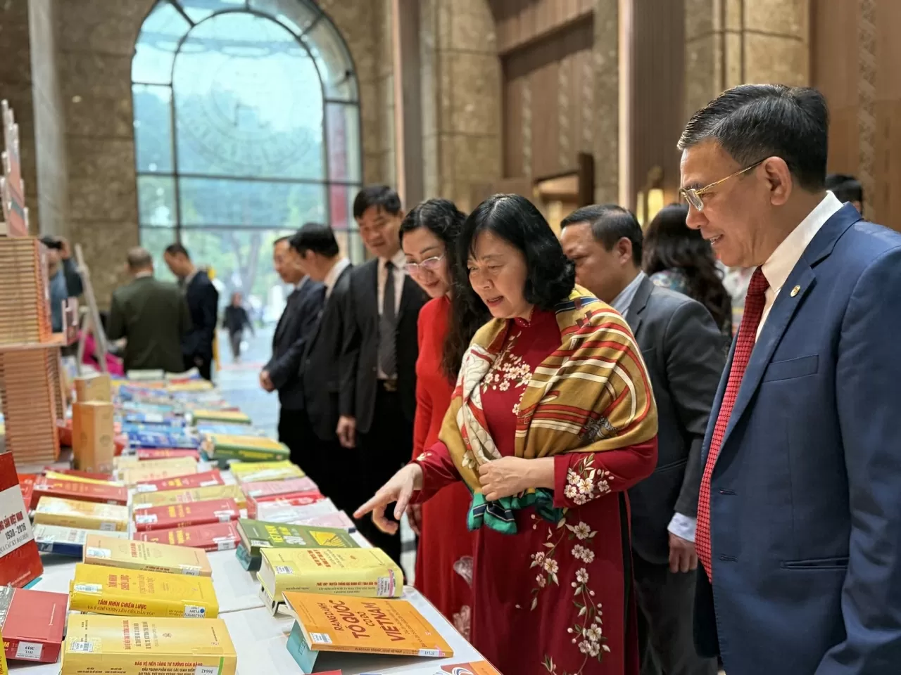 Báo chí góp phần nâng cao chất lượng công tác xây dựng Đảng và hệ thống chính trị của Thủ đô Báo chí góp phần nâng cao chất lượng công tác xây dựng Đảng và hệ thống chính trị của Thủ đô