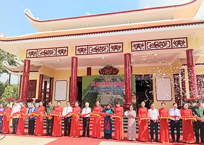 Hội thảo về cuộc đời và sự nghiệp cách mạng của đồng chí Nguyễn Thị Định Hội thảo về cuộc đời và sự nghiệp cách mạng của đồng chí Nguyễn Thị Định