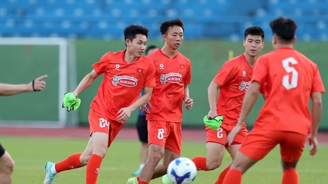 chan thuong trung ve viet anh ngam ngui chia tay doi tuyen viet nam