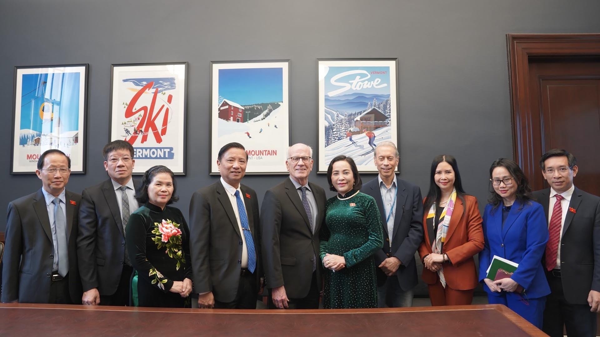 pho chu tich quoc hoi nguyen thi thanh gap va lam viec voi cac thuong nghi si hoa ky