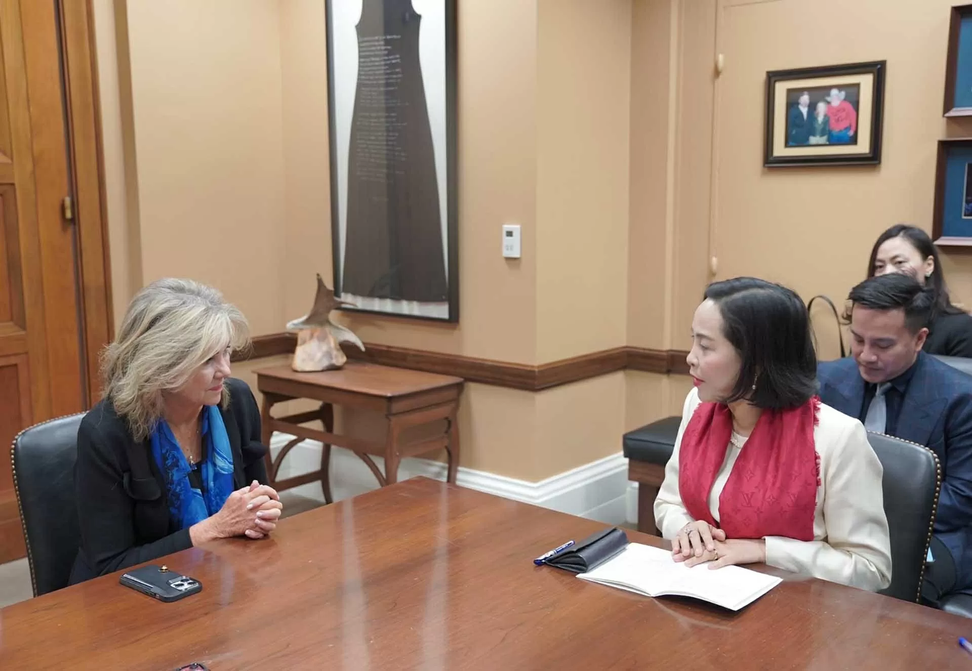 Phó Chủ tịch Quốc hội Nguyễn Thị Thanh gặp và làm việc với các Thượng nghị sĩ Hoa Kỳ