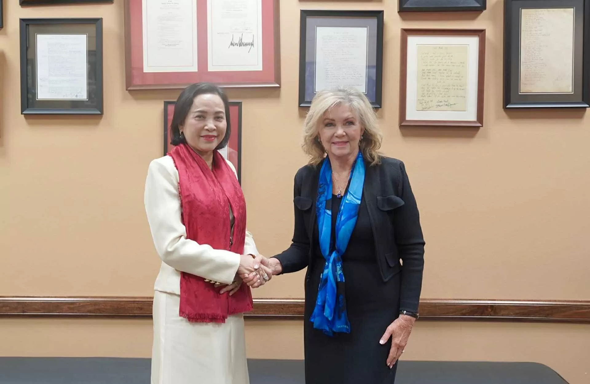 Phó Chủ tịch Quốc hội Nguyễn Thị Thanh gặp và làm việc với các Thượng nghị sĩ Hoa Kỳ