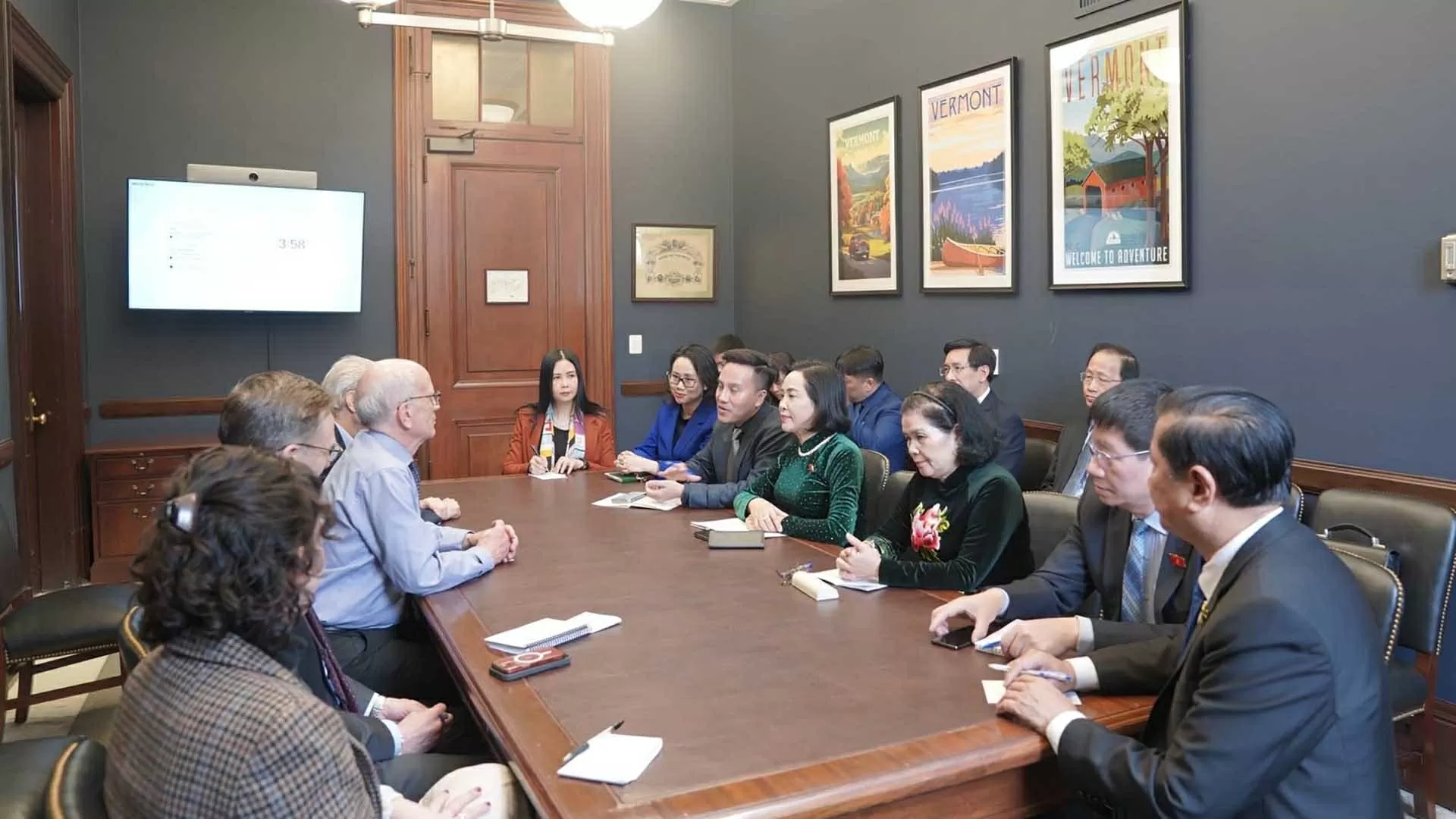 Phó Chủ tịch Quốc hội Nguyễn Thị Thanh gặp và làm việc với các Thượng nghị sĩ Hoa Kỳ