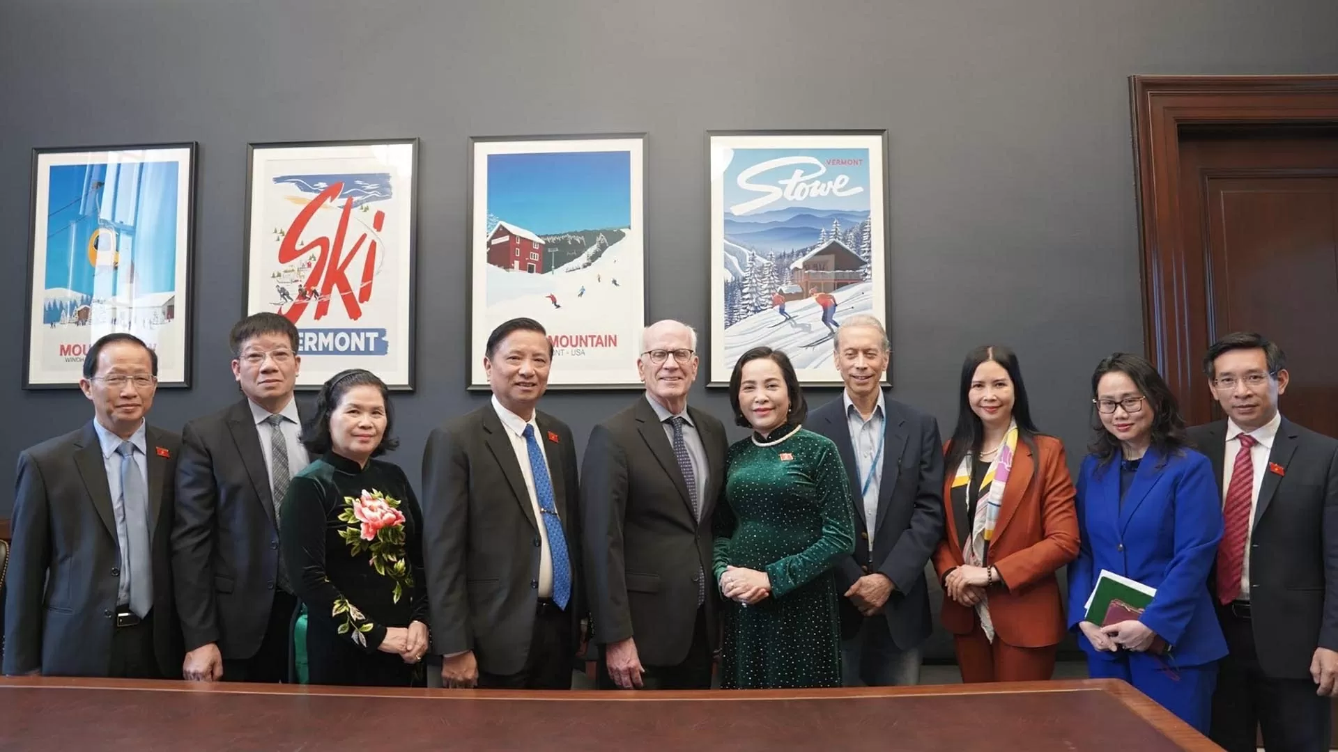 Phó Chủ tịch Quốc hội Nguyễn Thị Thanh gặp và làm việc với các Thượng nghị sĩ Hoa Kỳ