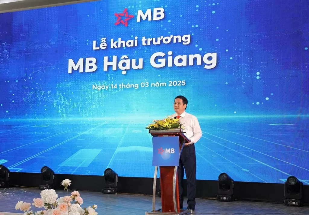 Ông Trần Văn Huyến, Phó Bí thư Tỉnh ủy, Chủ tịch UBND tỉnh Hậu Giang. Ông Trần Văn Huyến, Phó Bí thư Tỉnh ủy, Chủ tịch UBND tỉnh Hậu Giang.