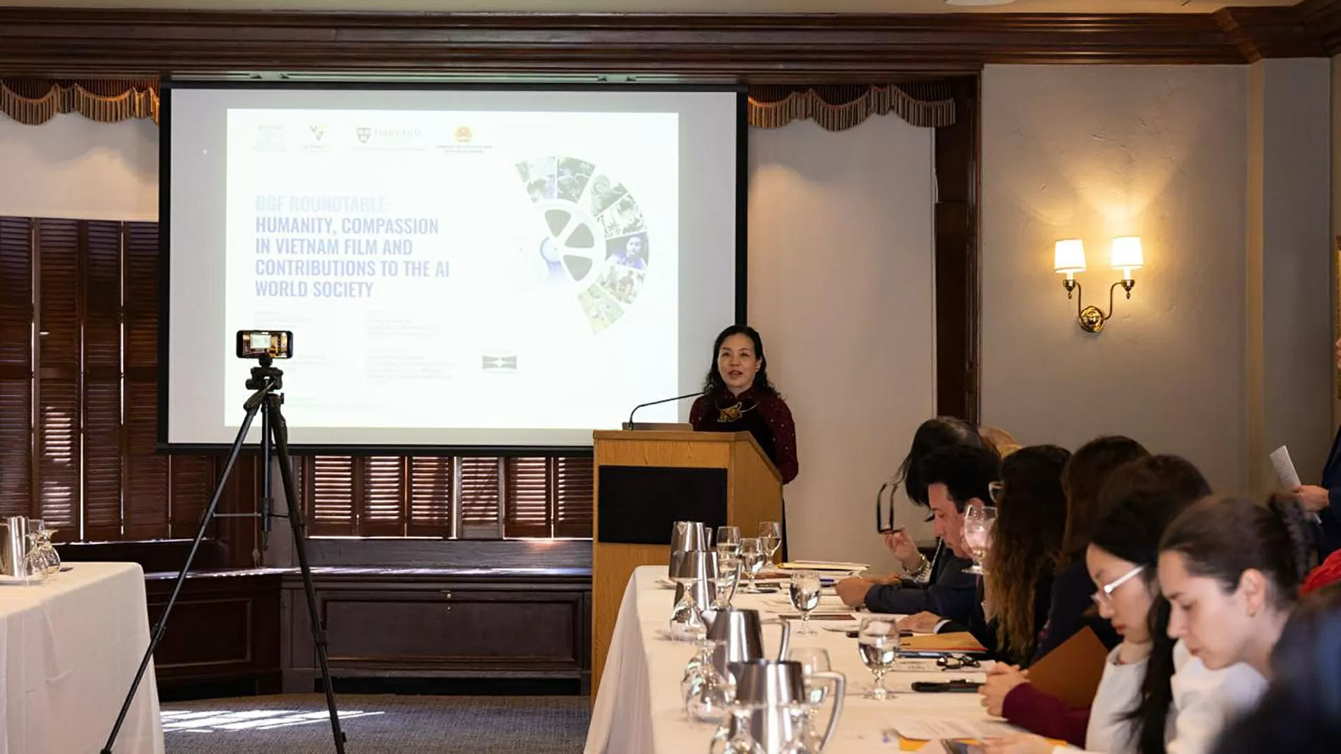 Thúc đẩy hợp tác điện ảnh Việt Nam-Hoa Kỳ: Gìn giữ các giá trị nhân văn trong thời đại số và trí tuệ nhân tạo Thúc đẩy hợp tác điện ảnh Việt Nam-Hoa Kỳ: Gìn giữ các giá trị nhân văn trong thời đại số và trí tuệ nhân tạo