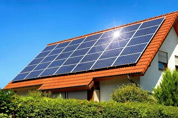 Hệ thống điện mặt trời áp mái. Nguồn ảnh: ledhg.com.vn Hệ thống điện mặt trời áp mái. Nguồn ảnh: ledhg.com.vn
