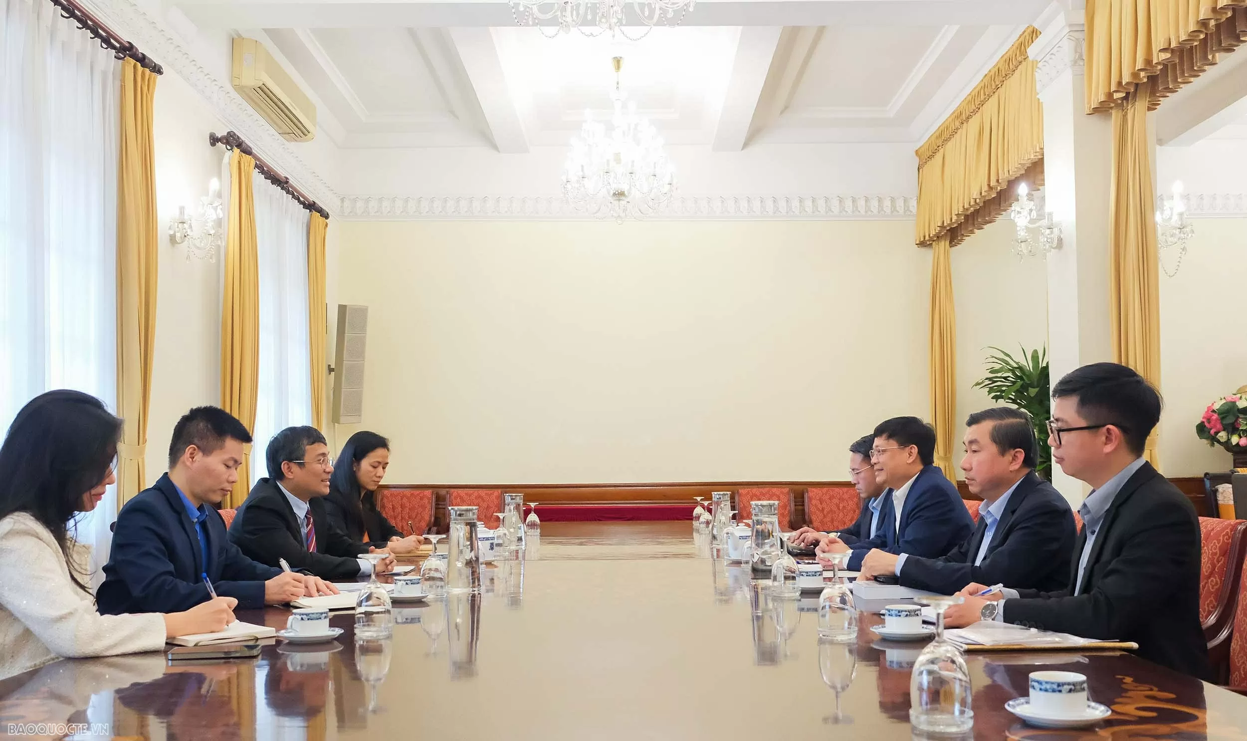 Thứ trưởng Nguyễn Minh Vũ làm việc với Huê s Thứ trưởng Nguyễn Minh Vũ làm việc với Huê s